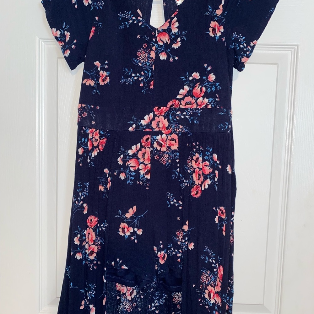 A short sleeve dress